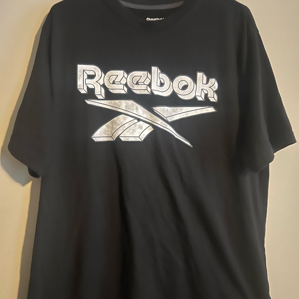Reebok Black Crewneck T-Shirt Size L